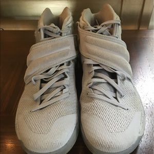 Awesome Nike Kyrie Irving basketball sneakers!  🏀